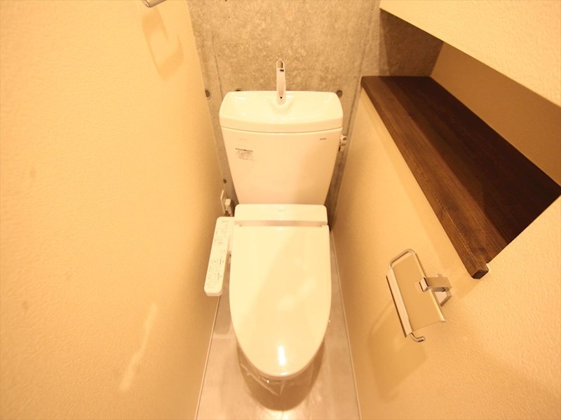 トイレ　温水洗浄暖房便座付トイレ