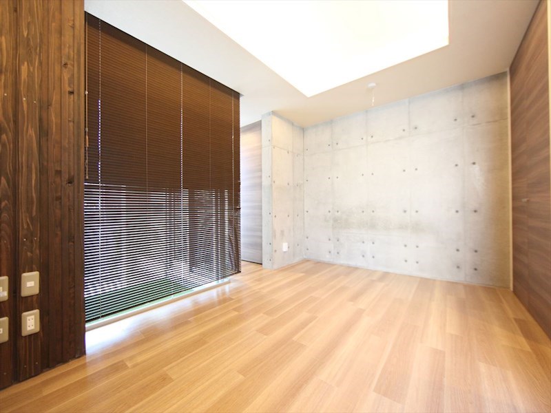 バルコニー　洋室9.1帖　エアコン完備　クローゼット付　南面バルコニー