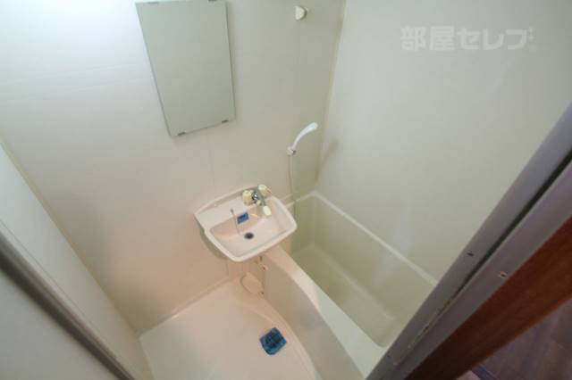 バス・シャワールーム　※３０２号室内装写真参照