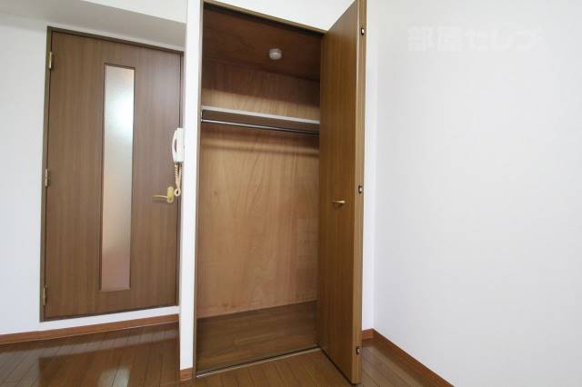 収納　※３０２号室内装写真参照