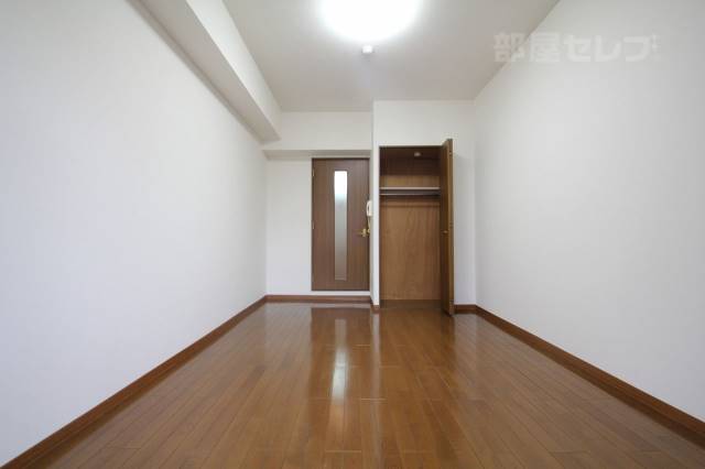 居室・リビング　※３０２号室内装写真参照