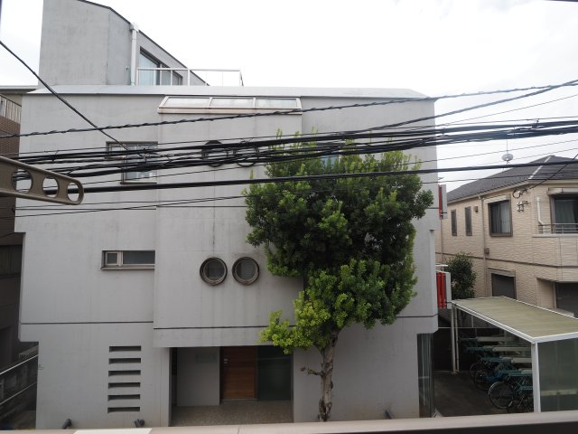 眺望　※同物件の別部屋参考写真です。　圧迫感の少ない眺望