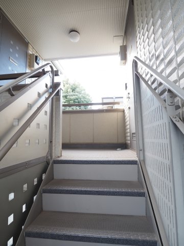 その他共有部分　雨でも安心なアプローチ