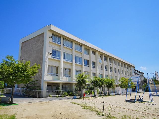 小学校　大和郡山市立昭和小学校（小学校）まで943m
