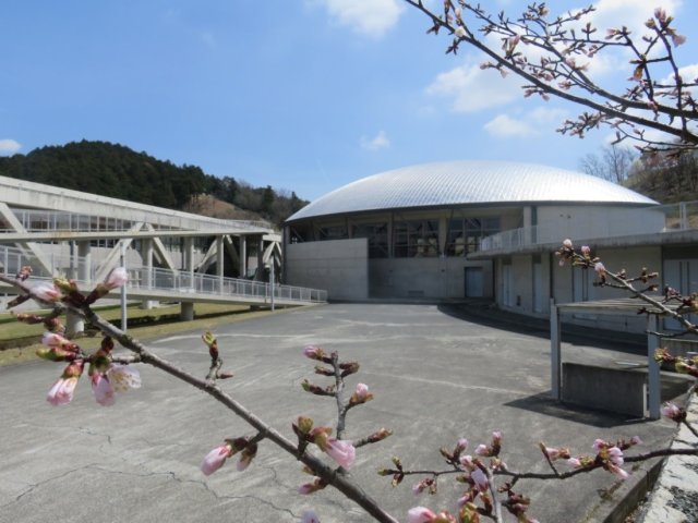 小学校　播磨高原広域事務組合立播磨高原東小学校（小学校）まで724m