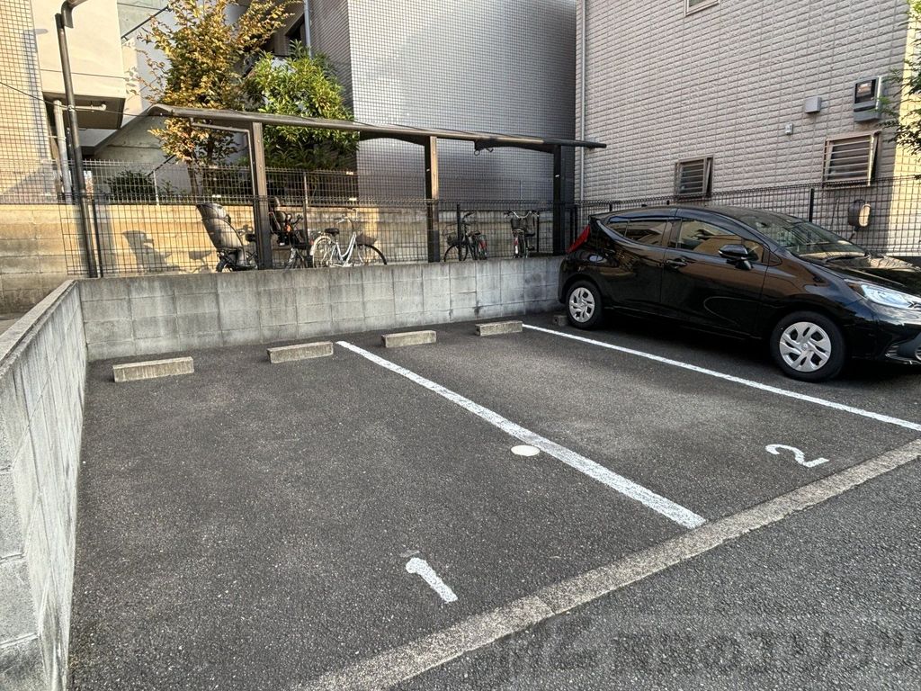 駐車場　駐車場