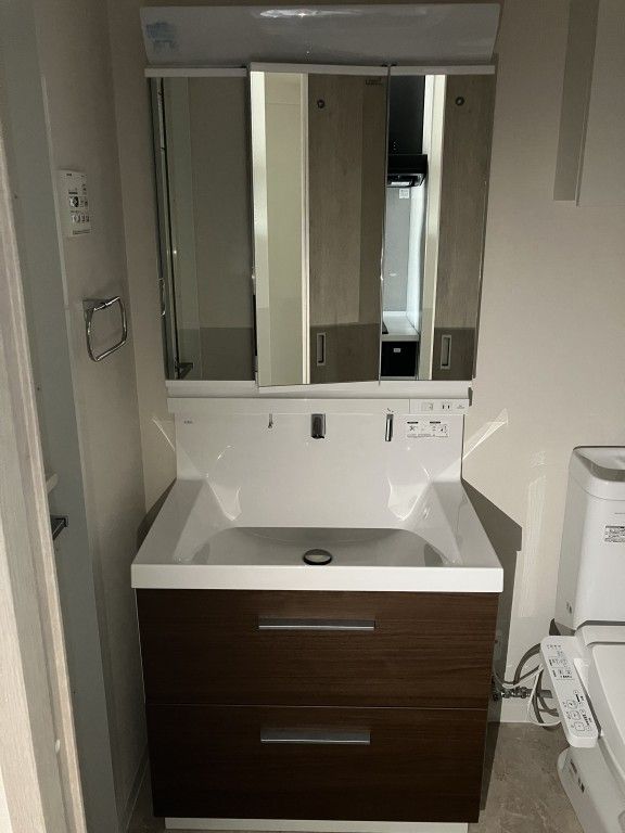 洗面設備　参考写真（同物件別部屋）