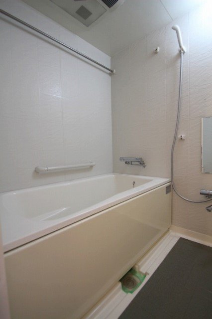 バス・シャワールーム　同物件別号室のものです。