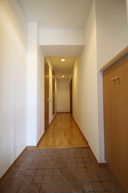 玄関　同物件別号室のものです。