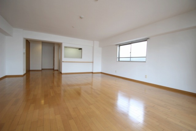 居室・リビング　同物件別号室のものです。