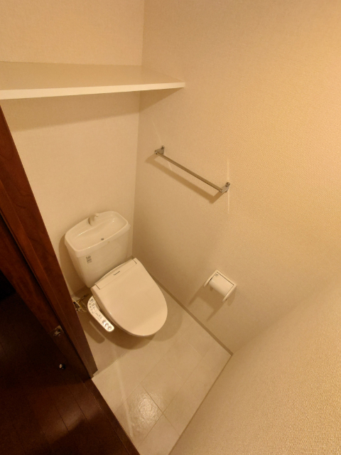 トイレ　間取り反転タイプ