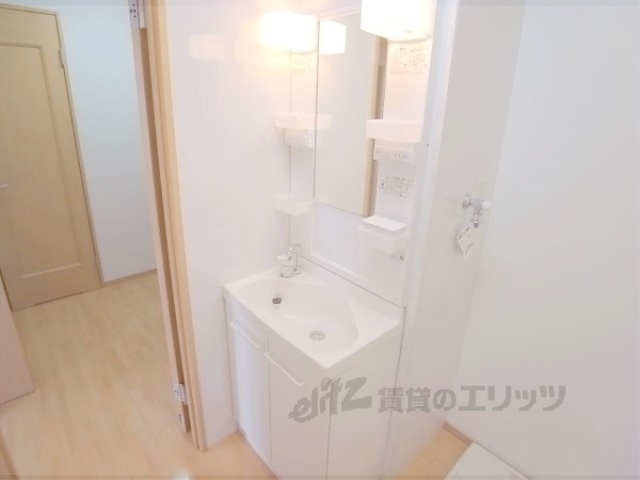 洗面設備　独立洗面所が付いています。