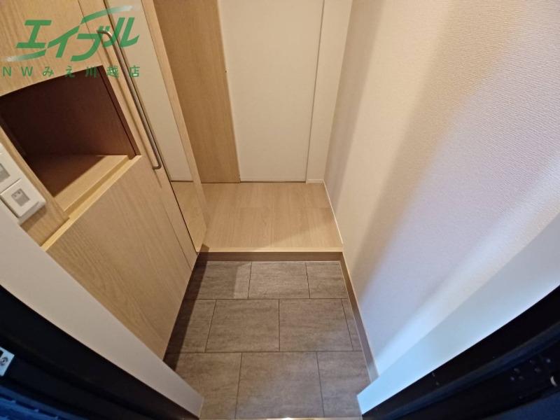 玄関　同型参考写真です。