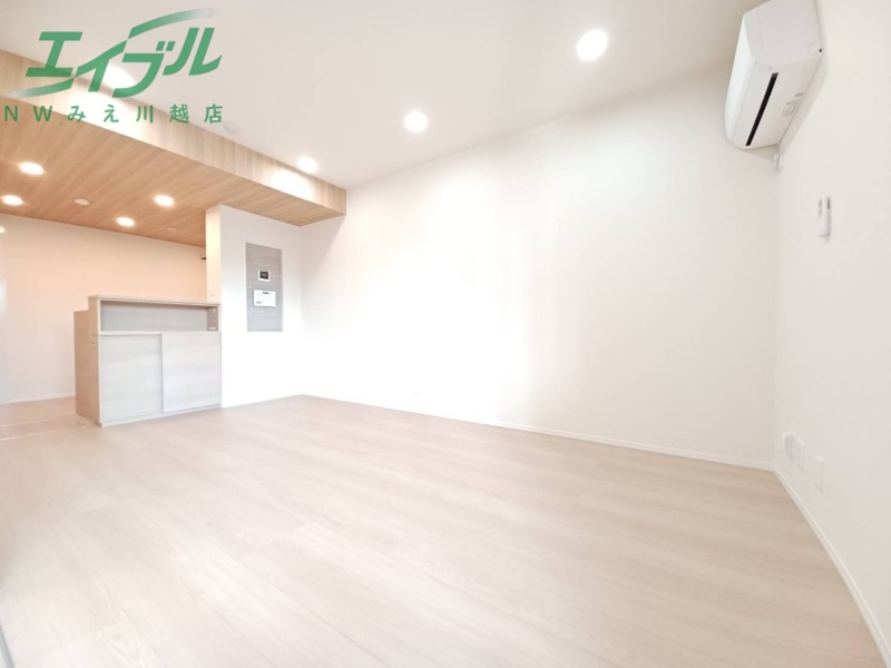 居室・リビング　同型参考写真です。