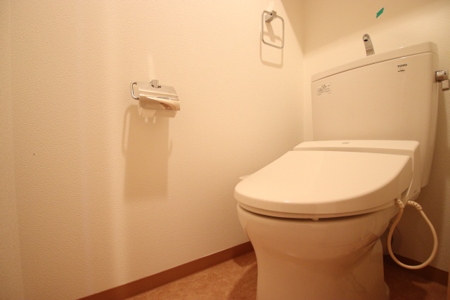 トイレ　※別室の参考写真の為、現況優先です。