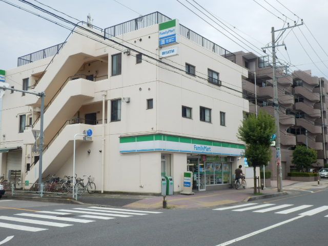 コンビニ　ファミリーマート蕨南町一丁目店（コンビニ）まで886m