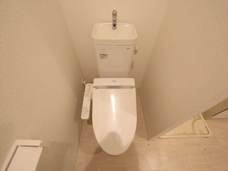 トイレ　温水洗浄暖房便座付トイレ