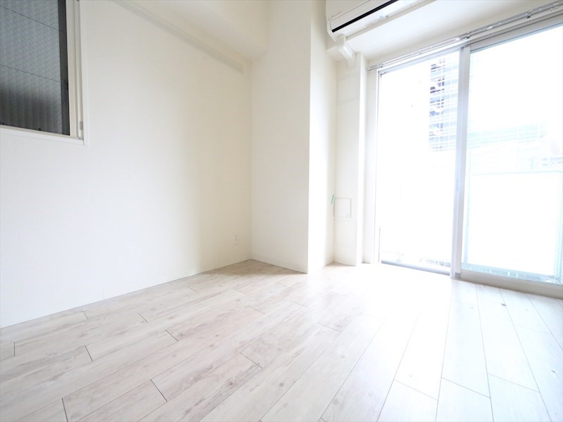 バルコニー　洋室9.6帖　2面採光　エアコン完備　バルコニー