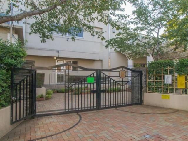 中学校　杉並区立東田中学校（中学校）まで886m