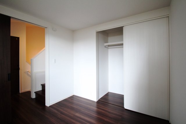 収納　寝室にあります