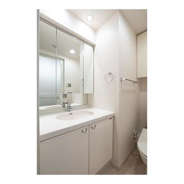 洗面設備　※写真は同タイプ住戸です。