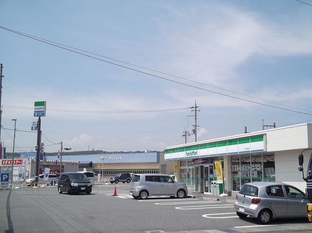 コンビニ　ファミリーマート三木末広店（コンビニ）まで450m