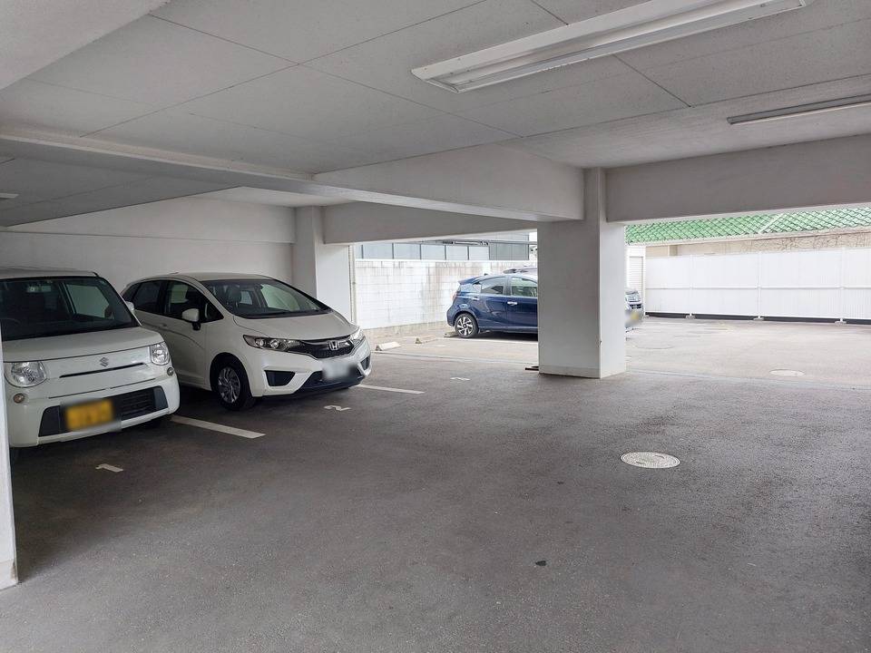 駐車場　駐車場