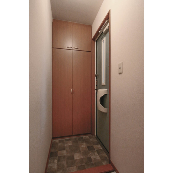 玄関　同じ建物の別のお部屋