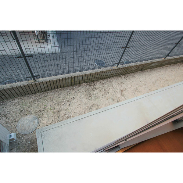 庭　同じ建物の別のお部屋