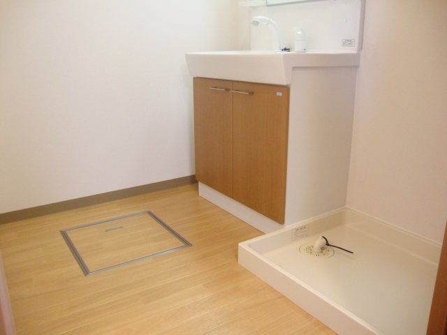 洗面設備　※同タイプの部屋写真です