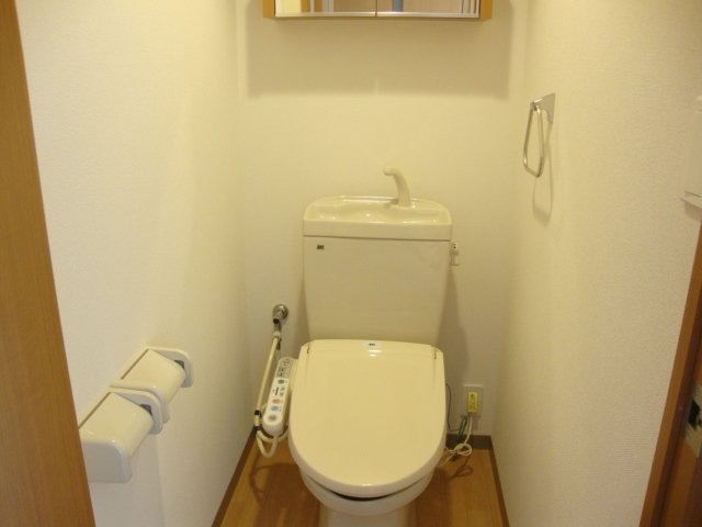 トイレ　※同タイプの部屋写真です