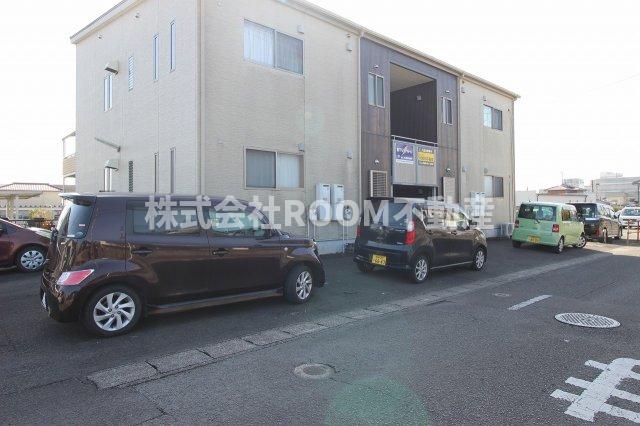 駐車場　駐車場があるので、車を買う予定の方も安心です