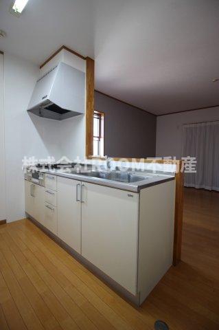 キッチン　コンパクトなキッチンで掃除もラクラク