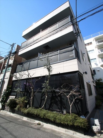 建物外観　南向き角部屋のご紹介です♪