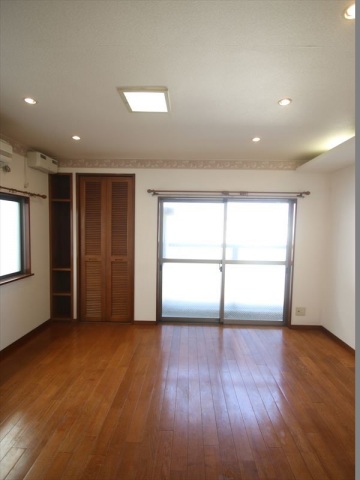 居室・リビング　6帖洋室♪2面採光で明るいお部屋です♪