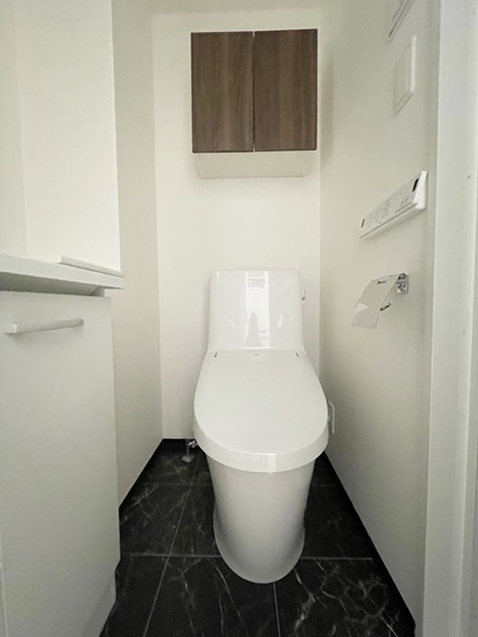 トイレ　温水洗浄便座付き♪