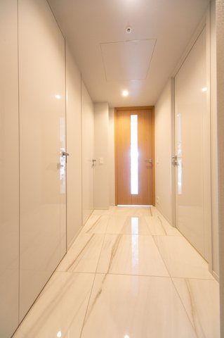 玄関　※写真は同タイプ住戸です。