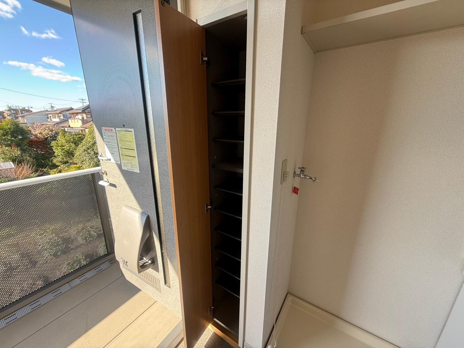 その他　シューズボックス付きの玄関です