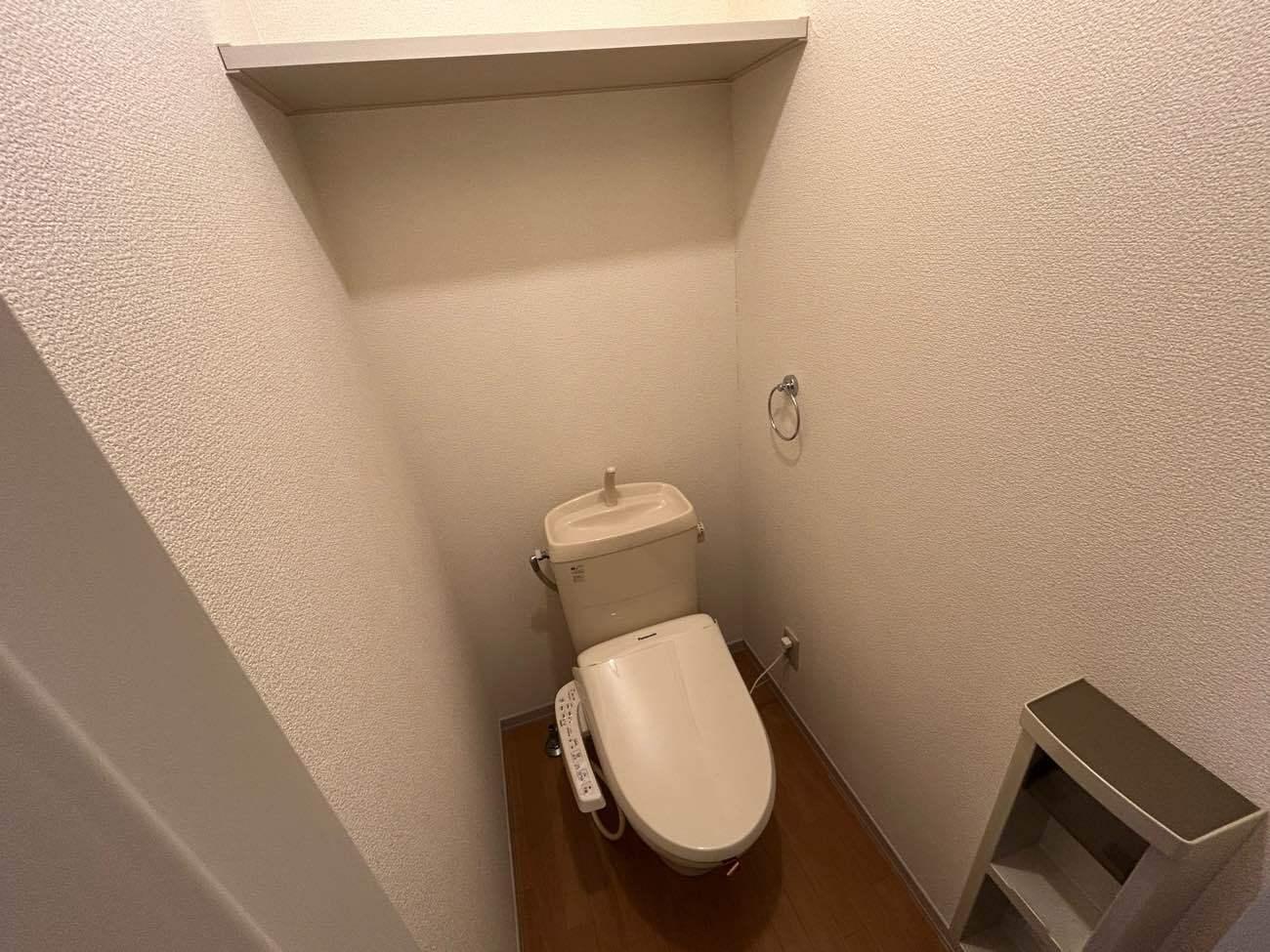 トイレ　温水洗浄便座付きのトイレです