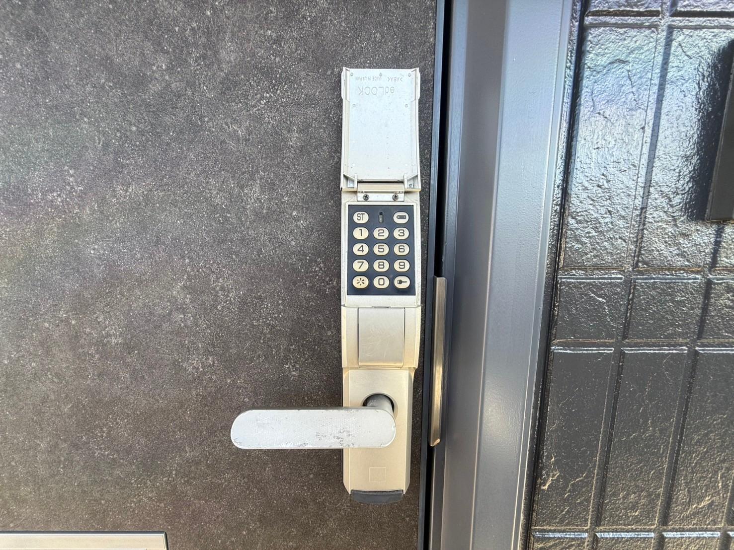 玄関　デジタルキーを採用しています