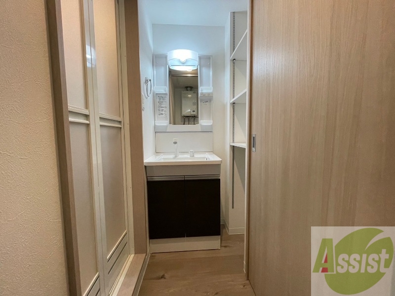 洗面設備　お洒落な独立洗面化粧台になっておりました！