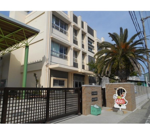 小学校　和歌山市立西脇小学校（小学校）まで585m