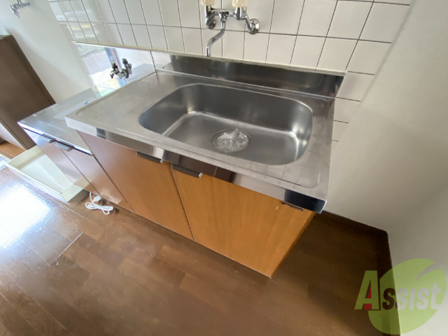 キッチン　一人暮らしには十分な広さのキッチンですね。