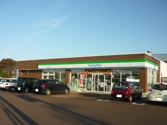 コンビニ　ファミリーマート（コンビニ）まで730m