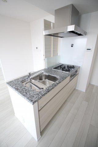 キッチン　（別タイプ参考写真）アンビエンテ駒込　北区西ケ原1