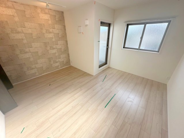 居室・リビング　明るく広々としたリビングです。