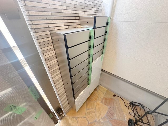 ロビー　ロビーにある各部屋毎のメールボックス。