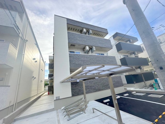 建物外観　オシャレな外観。この周辺では飛びぬけて目立っています。