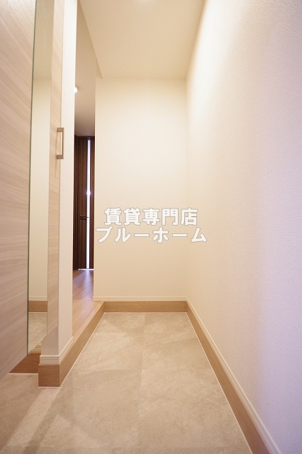 玄関　奥行きたっぷりの玄関！