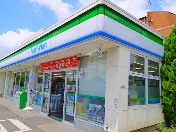 コンビニ　ファミリーマート（コンビニ）まで172m